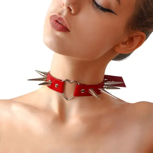Чокер сердце с большими шипами, из натуральной кожи Art of Sex - Crystal, Красный photo 1