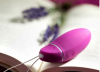 Lelo Luna Smart Bead Deep Rose - вагинальный тренажер с вибрацией, 8,2х3,4 см photo 4